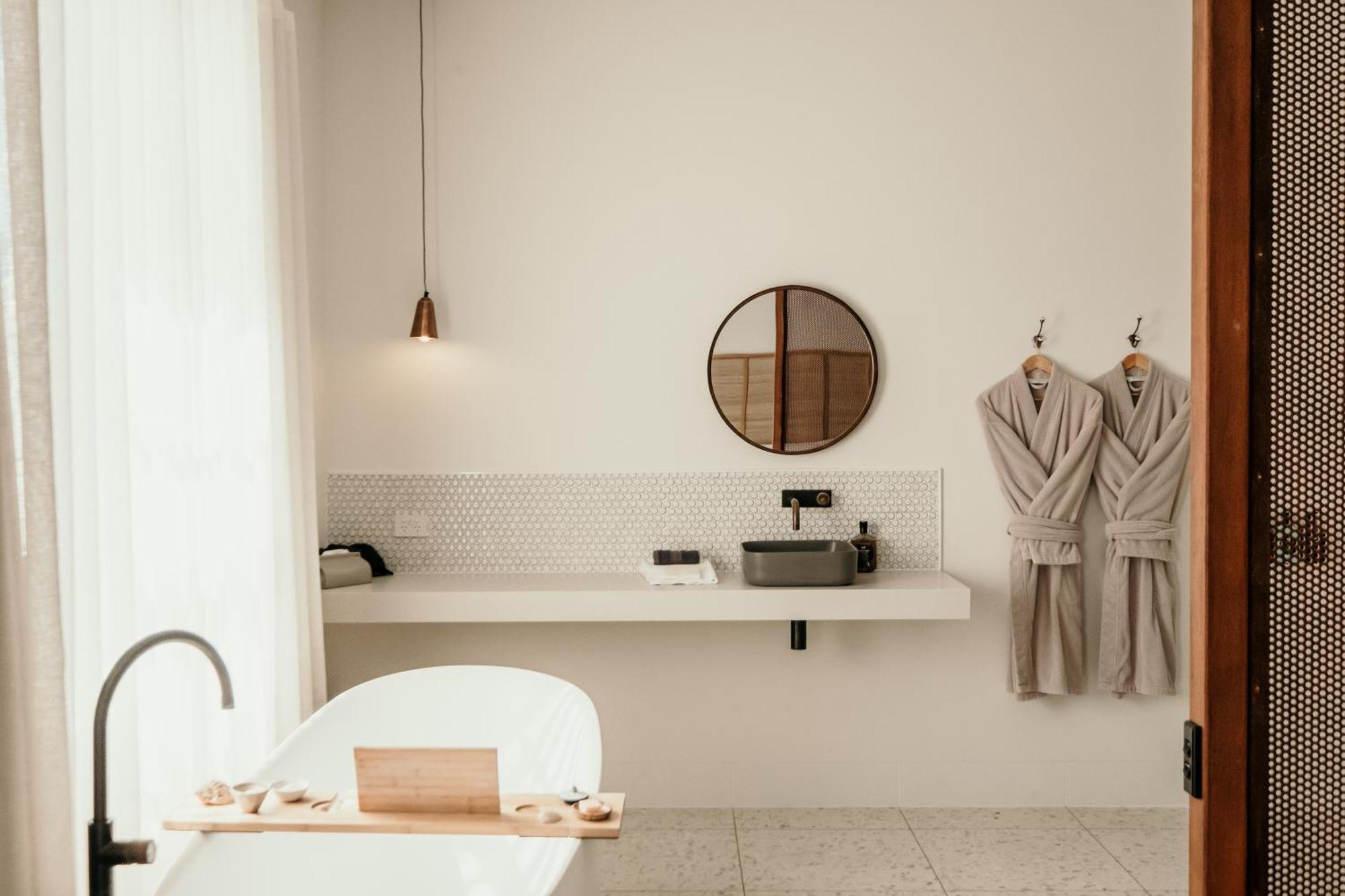 The Oak & Anchor Hotel Port Fairy Eksteriør bilde Bathroom at the Hotel