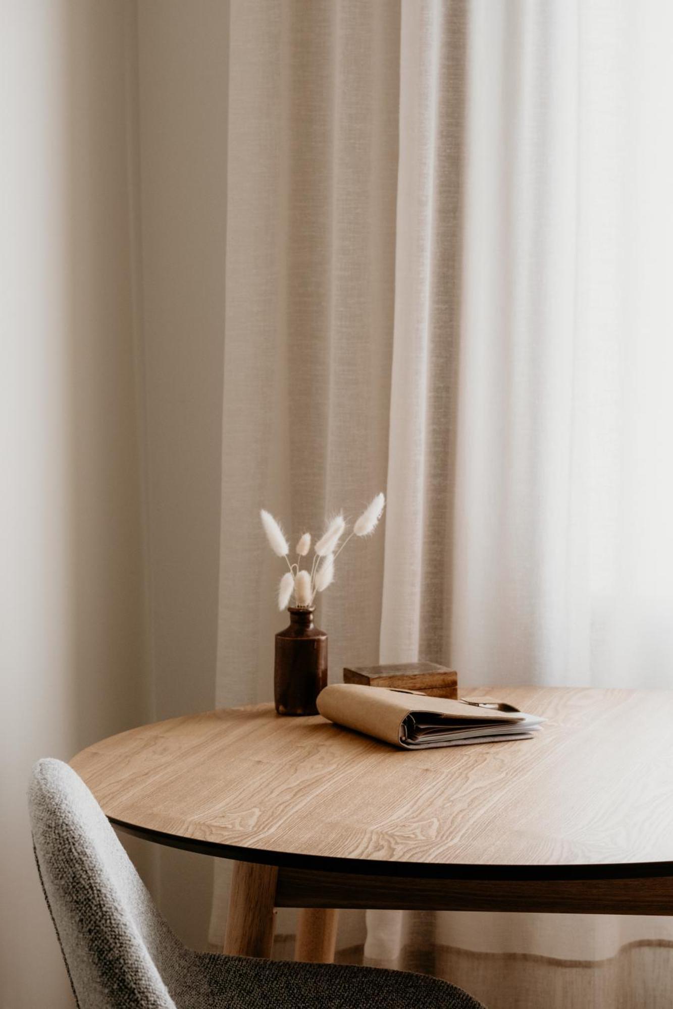 The Oak & Anchor Hotel Port Fairy Eksteriør bilde Curtain made of linen
