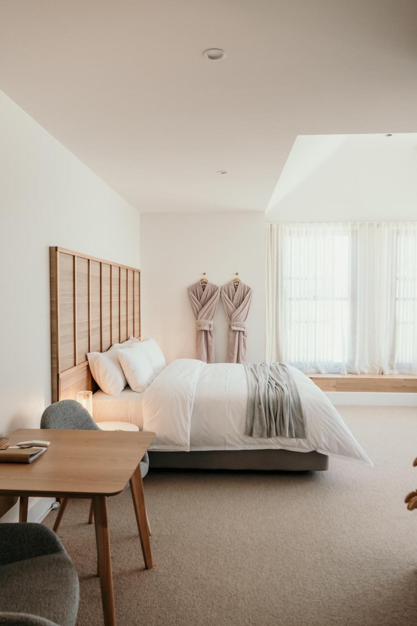 The Oak & Anchor Hotel Port Fairy Eksteriør bilde A bedroom at the 1766 House