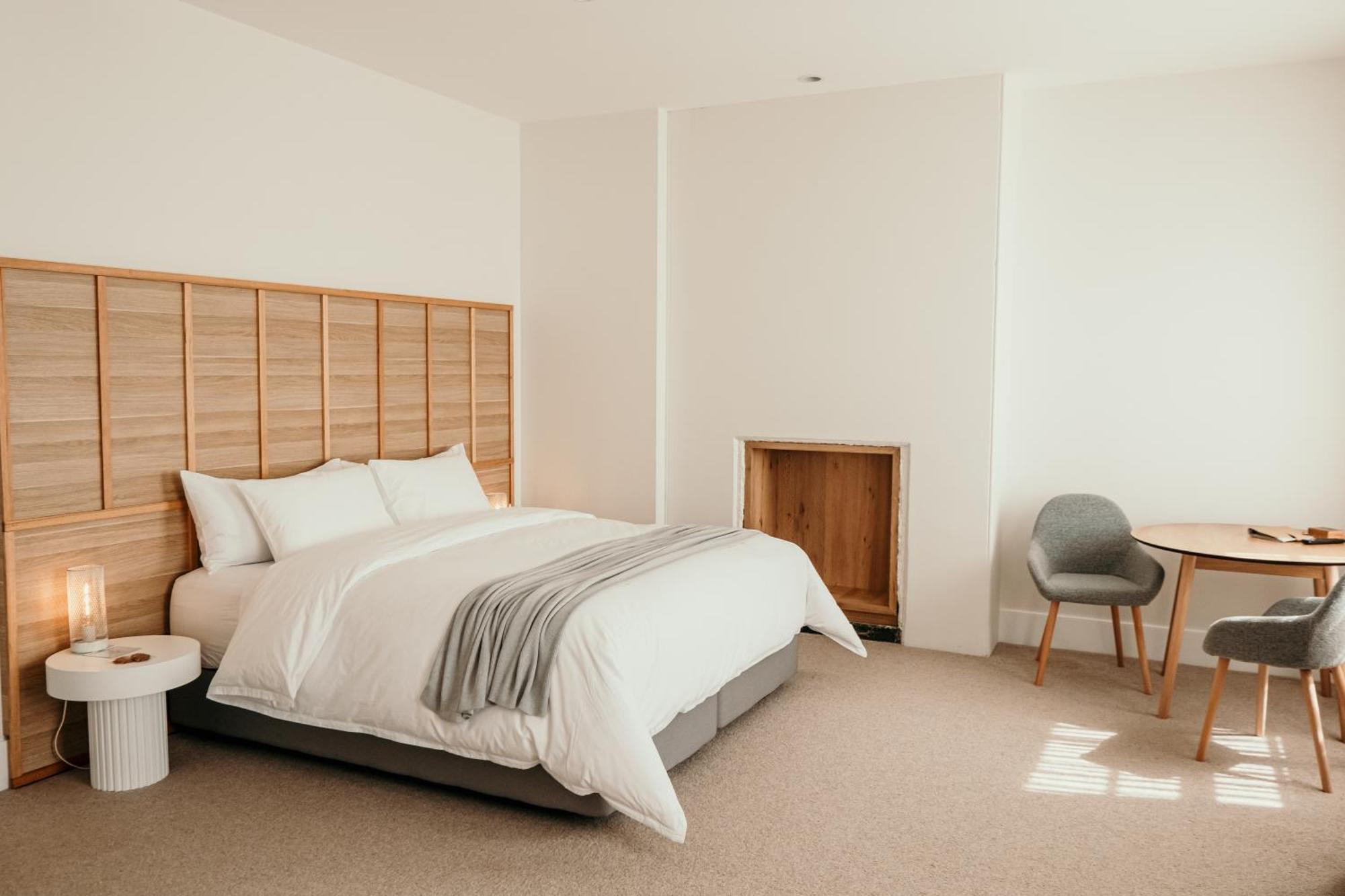 The Oak & Anchor Hotel Port Fairy Eksteriør bilde A bedroom