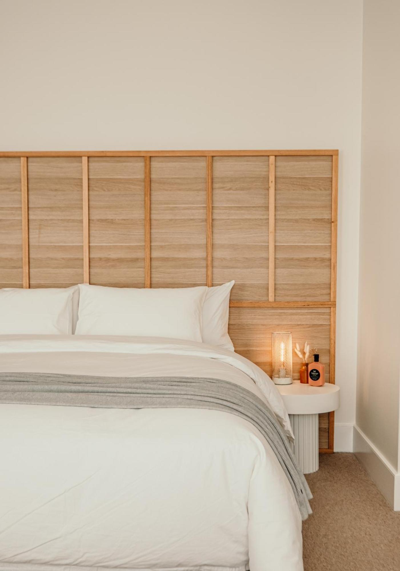 The Oak & Anchor Hotel Port Fairy Eksteriør bilde A bamboo headboard